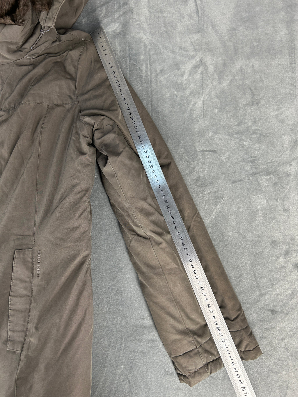 Parka Woolrich con cappuccio e pelliccia grigio vintage – Uomo Taglia L