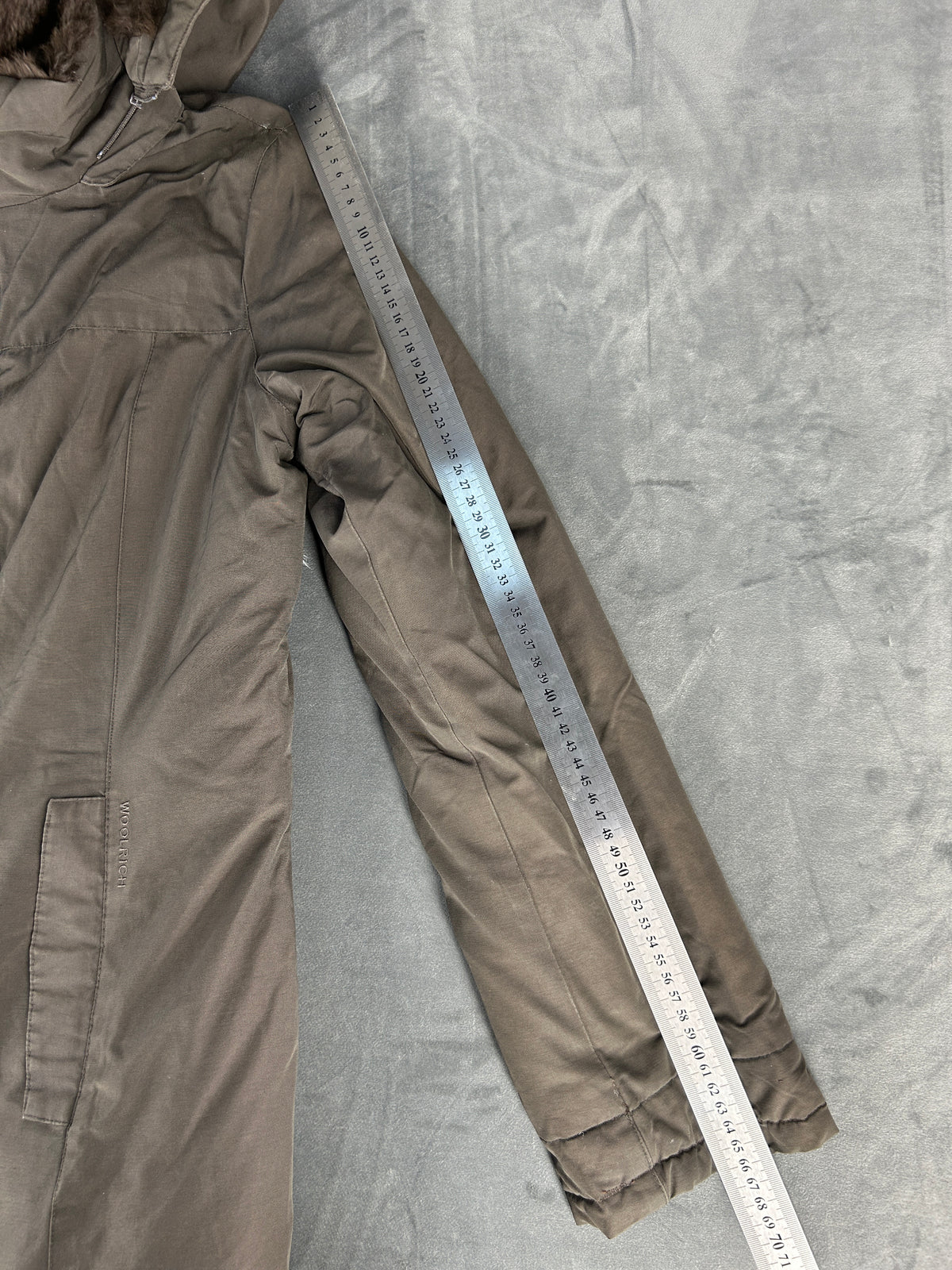 Parka Woolrich con cappuccio e pelliccia grigio vintage – Uomo Taglia L