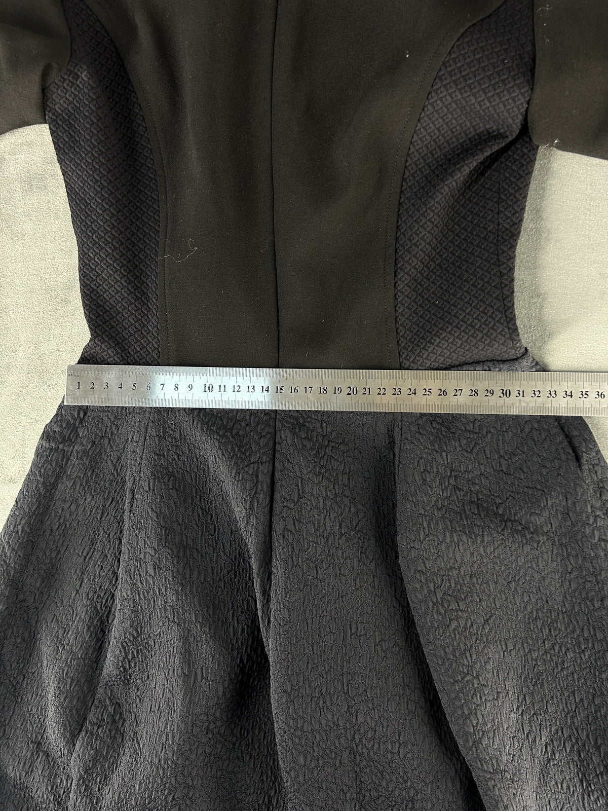 Abito Pinko nero con gonna svasata vintage – Donna Taglia IT 38