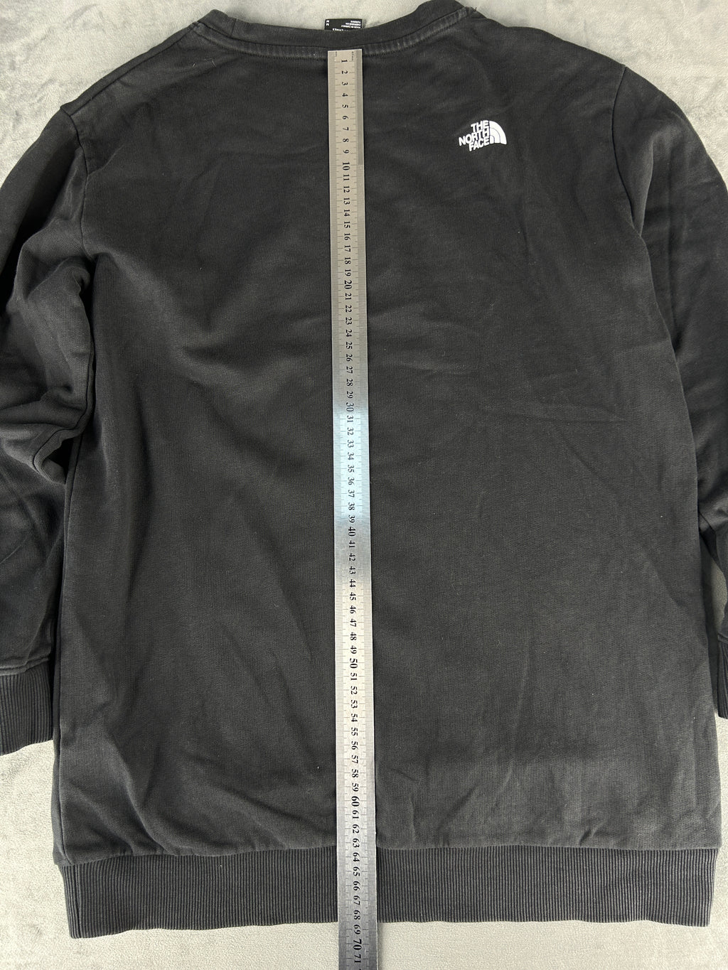 Felpa The North Face nera con logo tono su tono vintage – Donna Taglia M