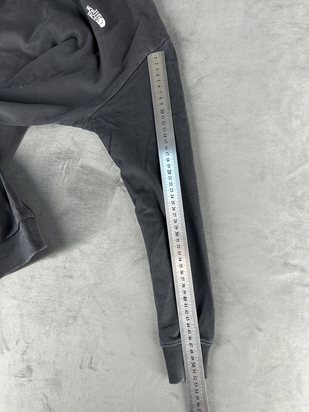 Felpa The North Face nera con logo tono su tono vintage – Donna Taglia M