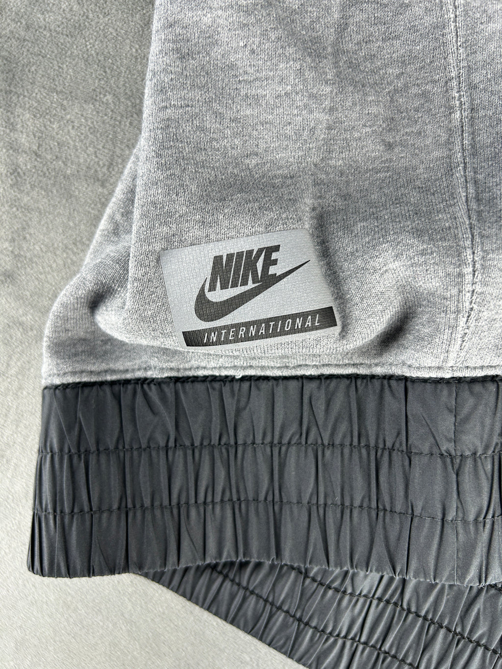 Felpa Nike International grigia vintage – Donna Taglia M