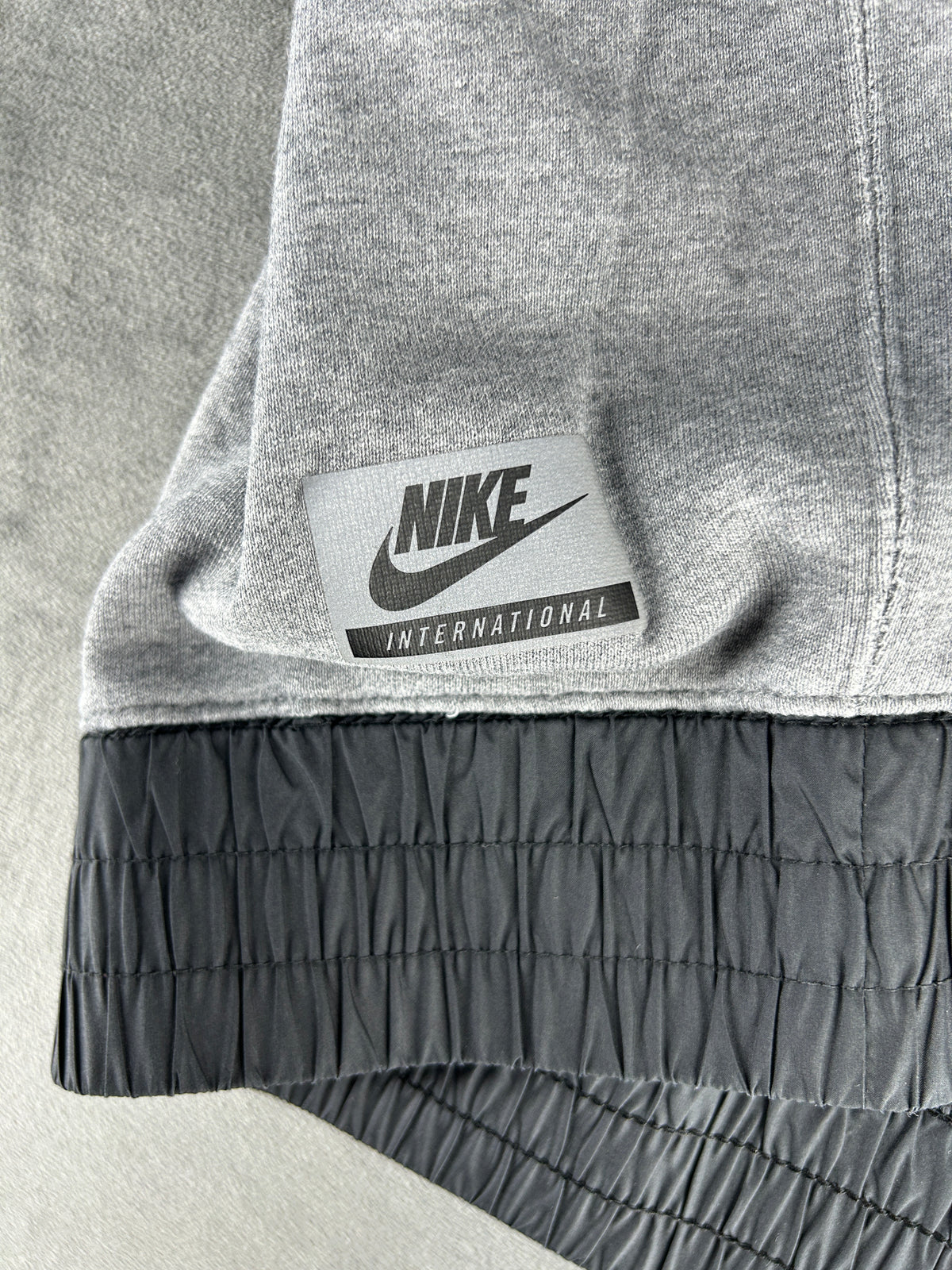Felpa Nike International grigia vintage – Donna Taglia M