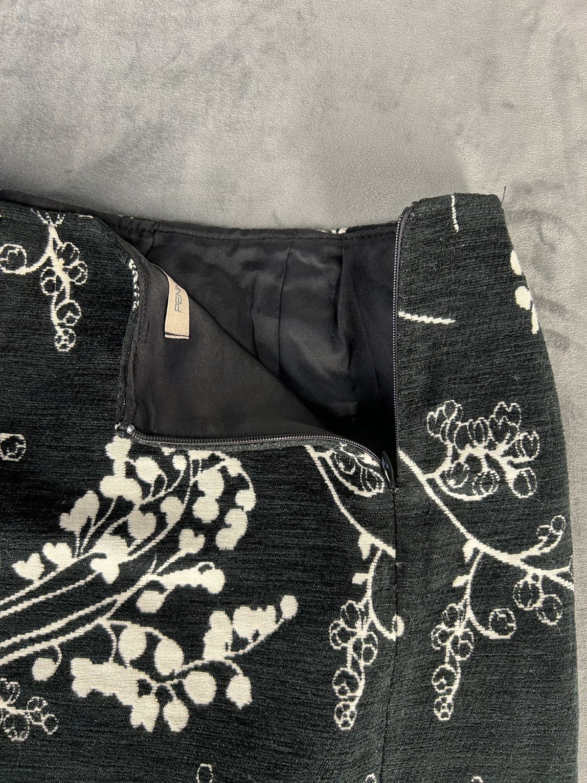 Gonna Pennyblack nera e bianca a fiori vintage – Donna Taglia S