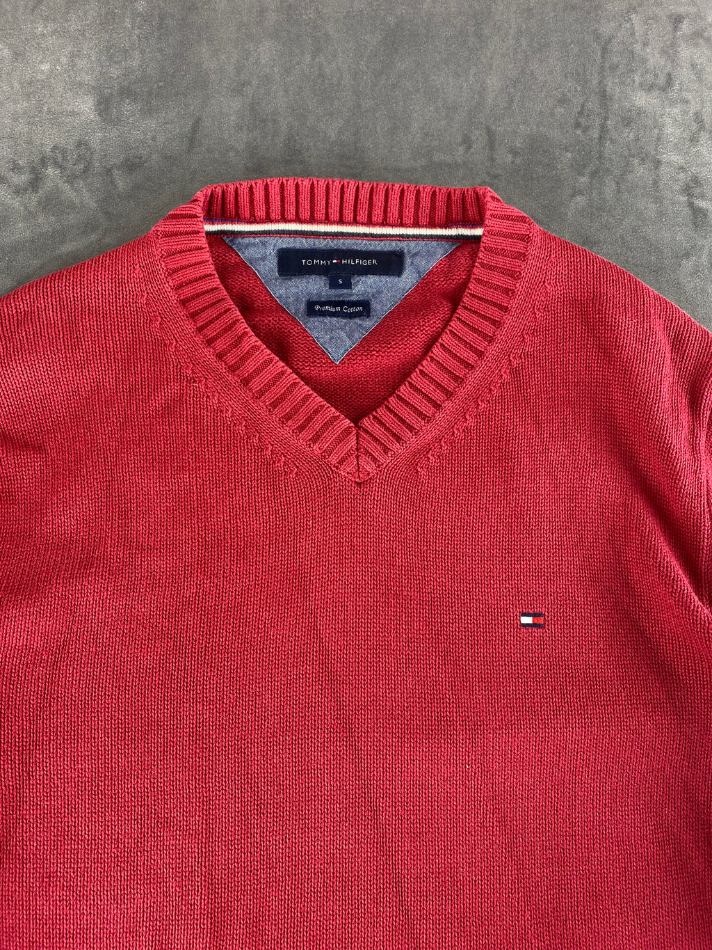 Maglione scollo a V Tommy Hilfiger rosso vintage – Uomo Taglia M