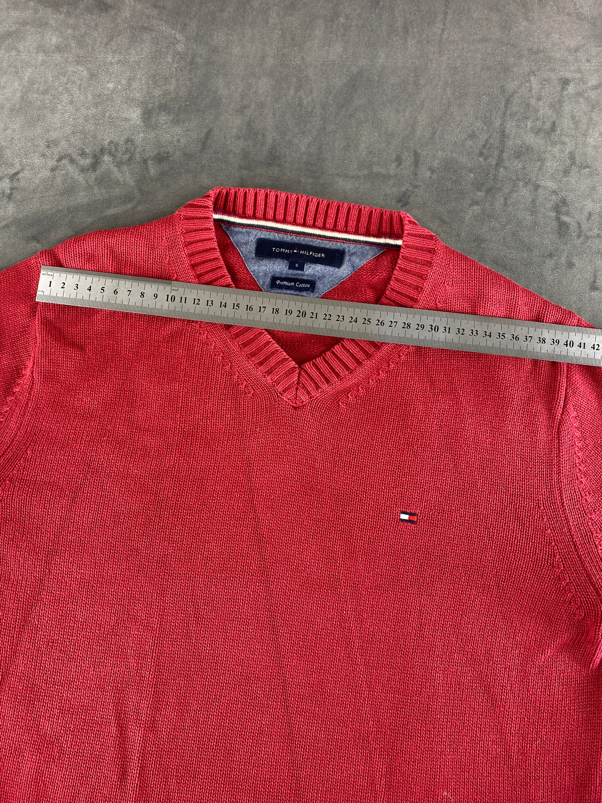 Maglione scollo a V Tommy Hilfiger rosso vintage – Uomo Taglia M