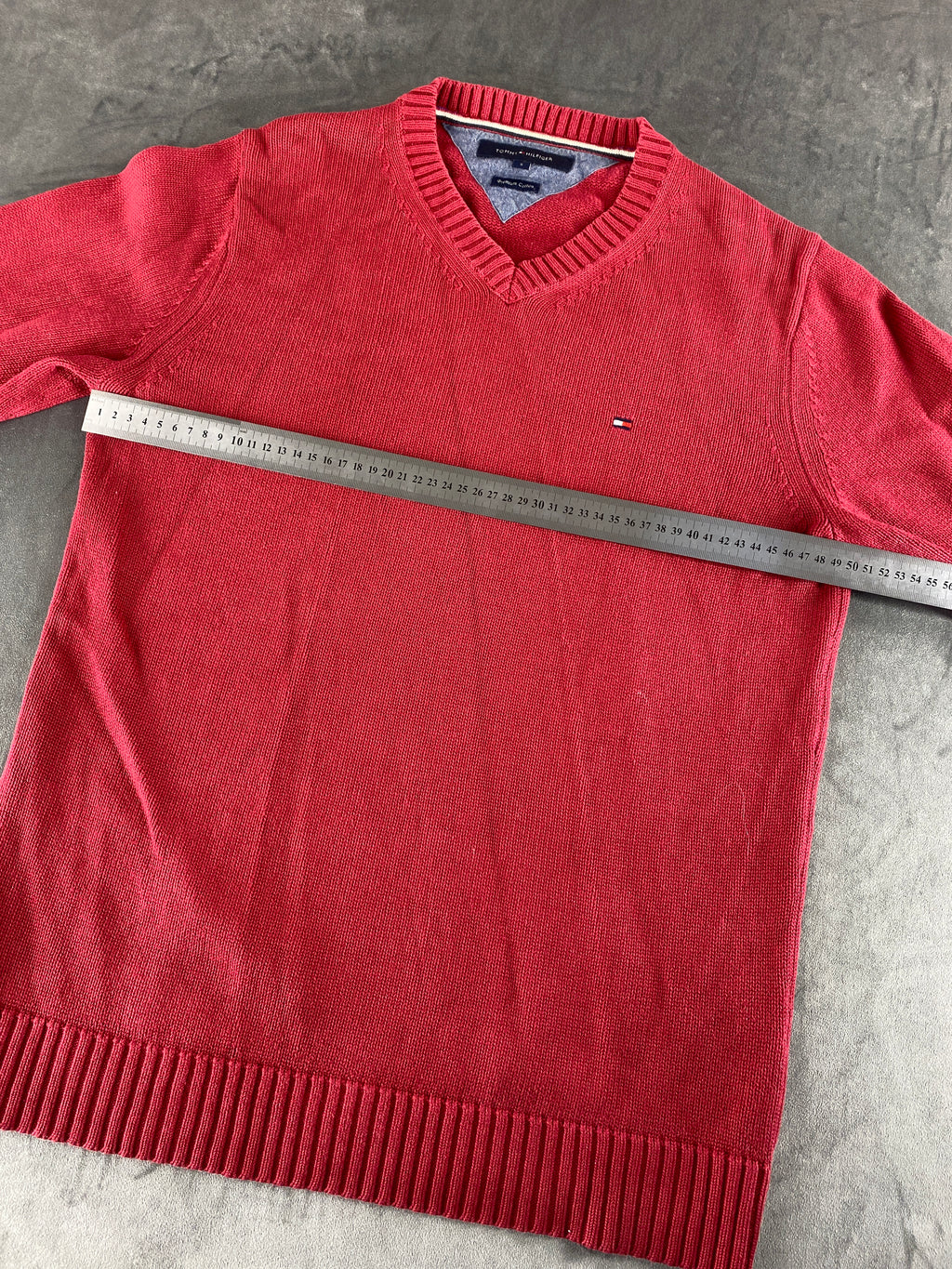 Maglione scollo a V Tommy Hilfiger rosso vintage – Uomo Taglia M