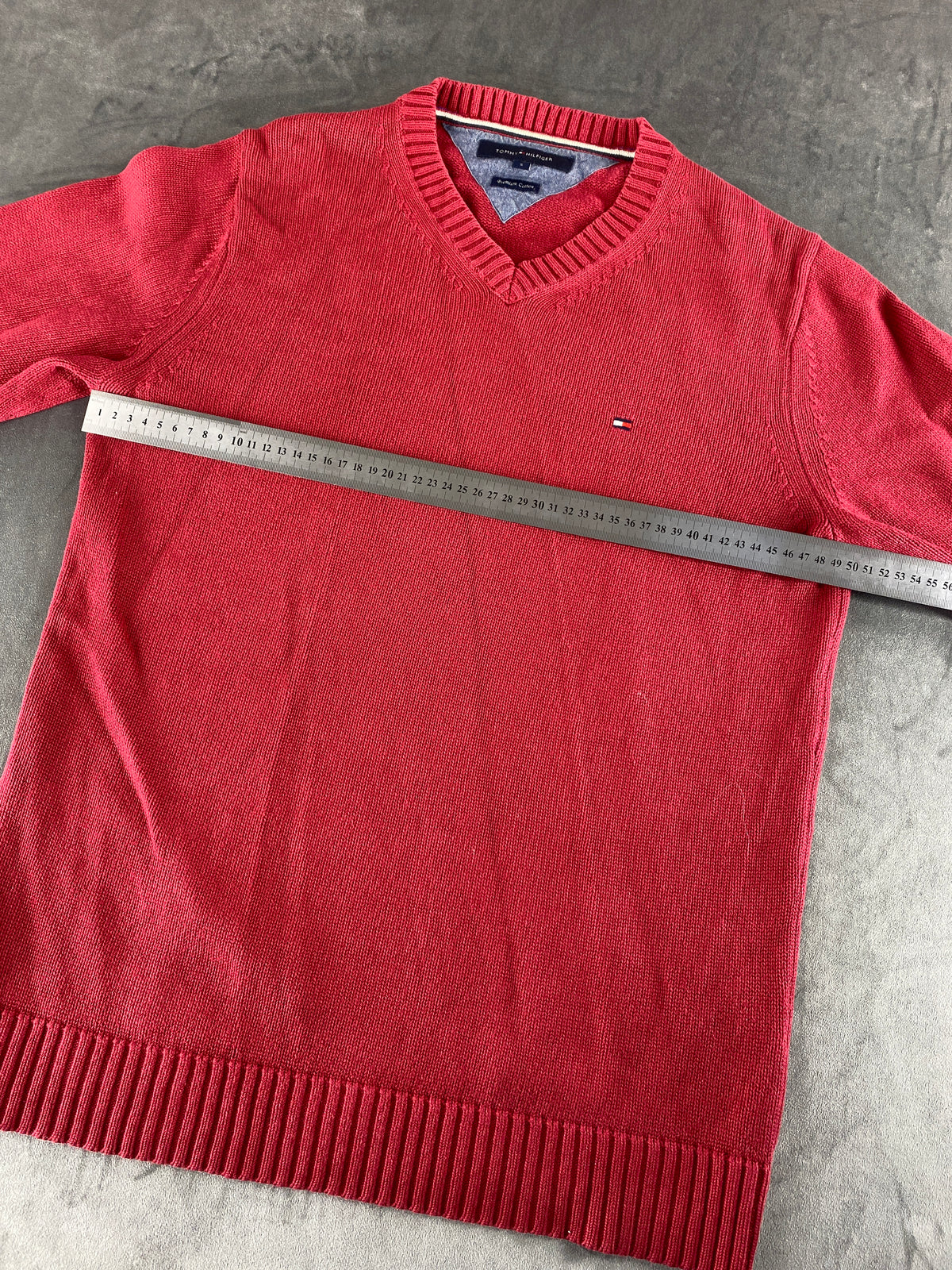 Maglione scollo a V Tommy Hilfiger rosso vintage – Uomo Taglia M