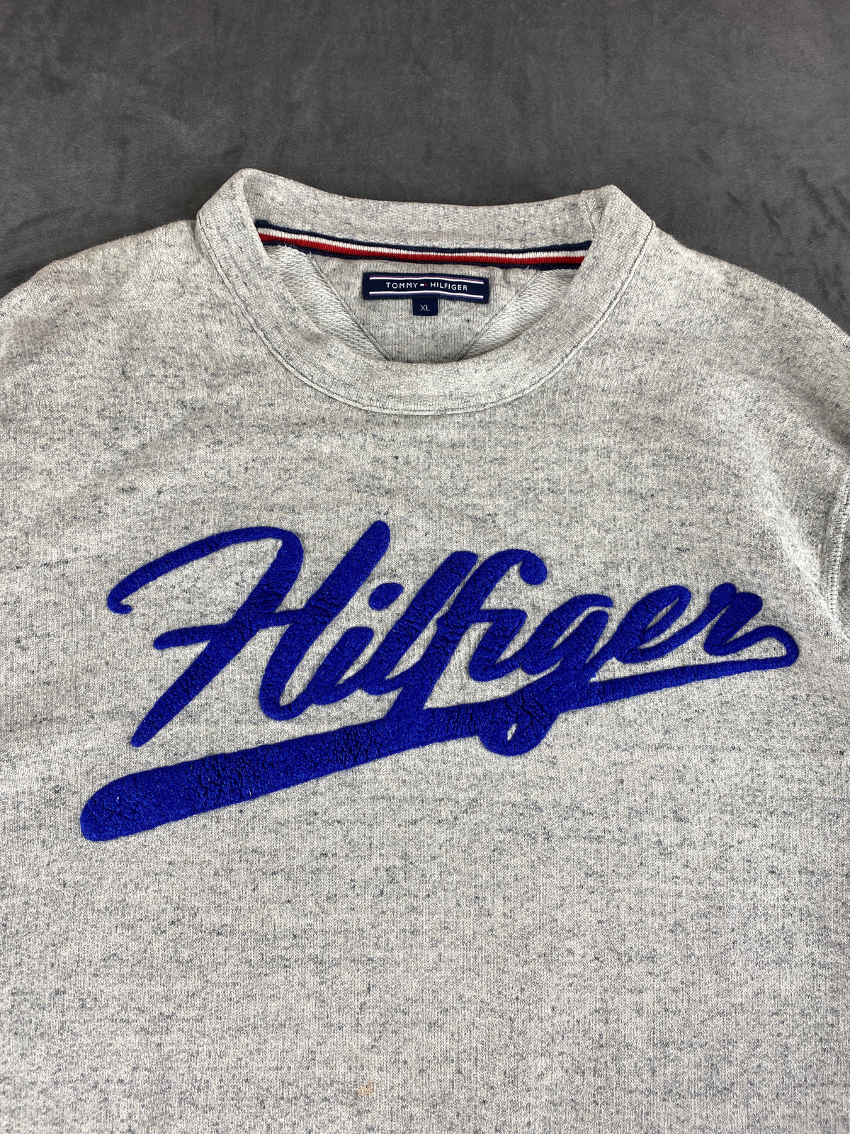 Felpa girocollo Tommy Hilfiger grigia logo vintage – Donna Taglia L