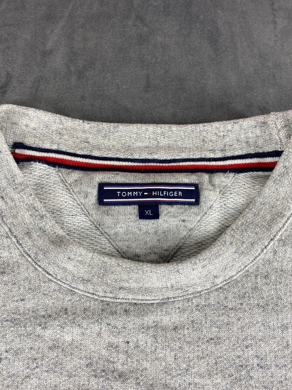 Felpa girocollo Tommy Hilfiger grigia logo vintage – Donna Taglia L