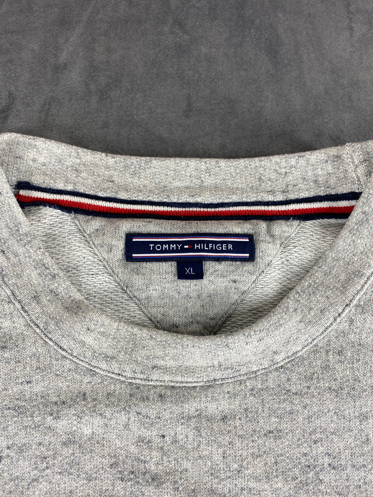 Felpa girocollo Tommy Hilfiger grigia logo vintage – Donna Taglia L