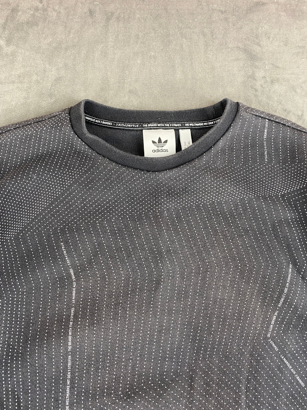 Felpa girocollo Adidas grigio scuro fantasia vintage – Uomo Taglia L