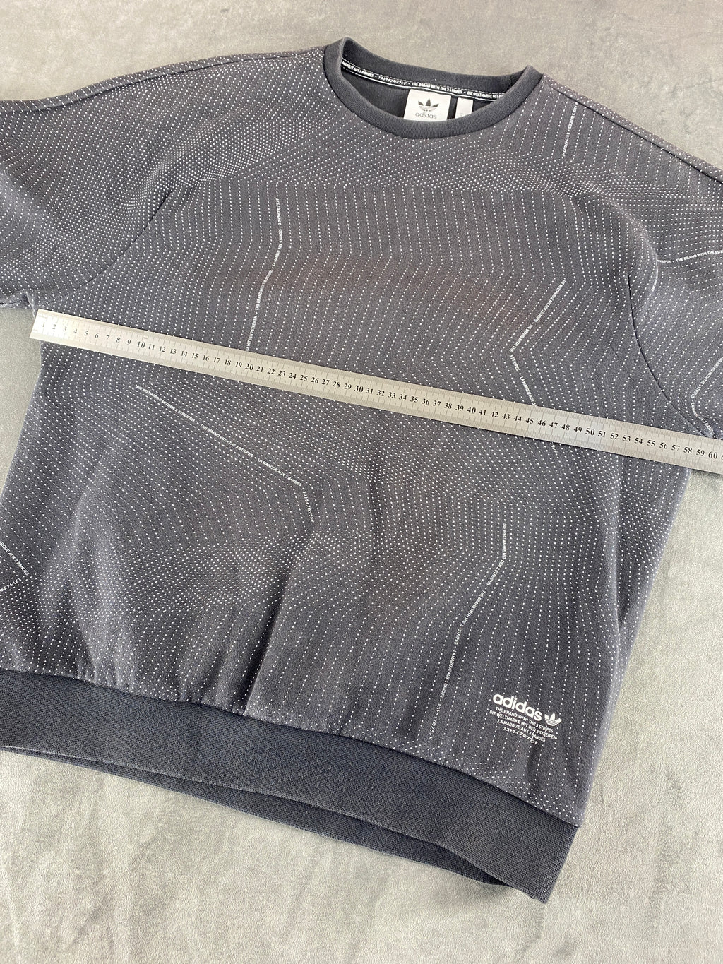 Felpa girocollo Adidas grigio scuro fantasia vintage – Uomo Taglia L