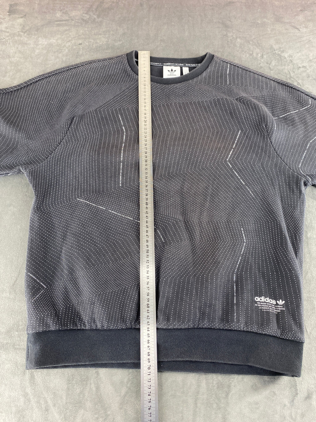 Felpa girocollo Adidas grigio scuro fantasia vintage – Uomo Taglia L