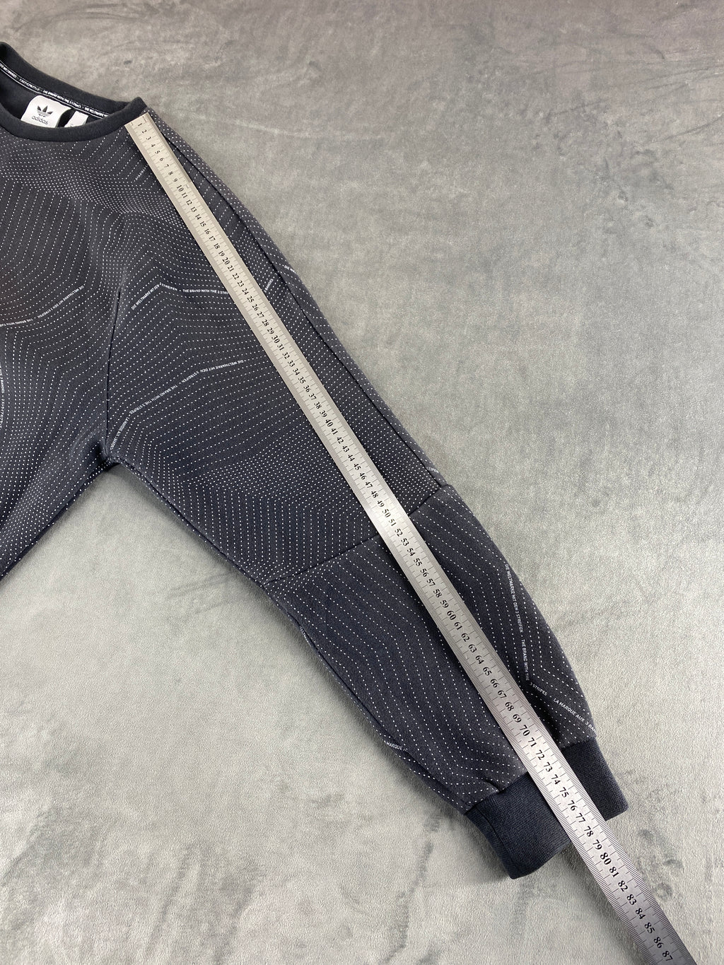 Felpa girocollo Adidas grigio scuro fantasia vintage – Uomo Taglia L