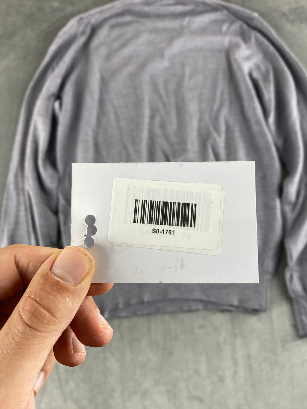 Maglione Armani Collezioni scollo a V grigio vintage – Uomo Taglia S