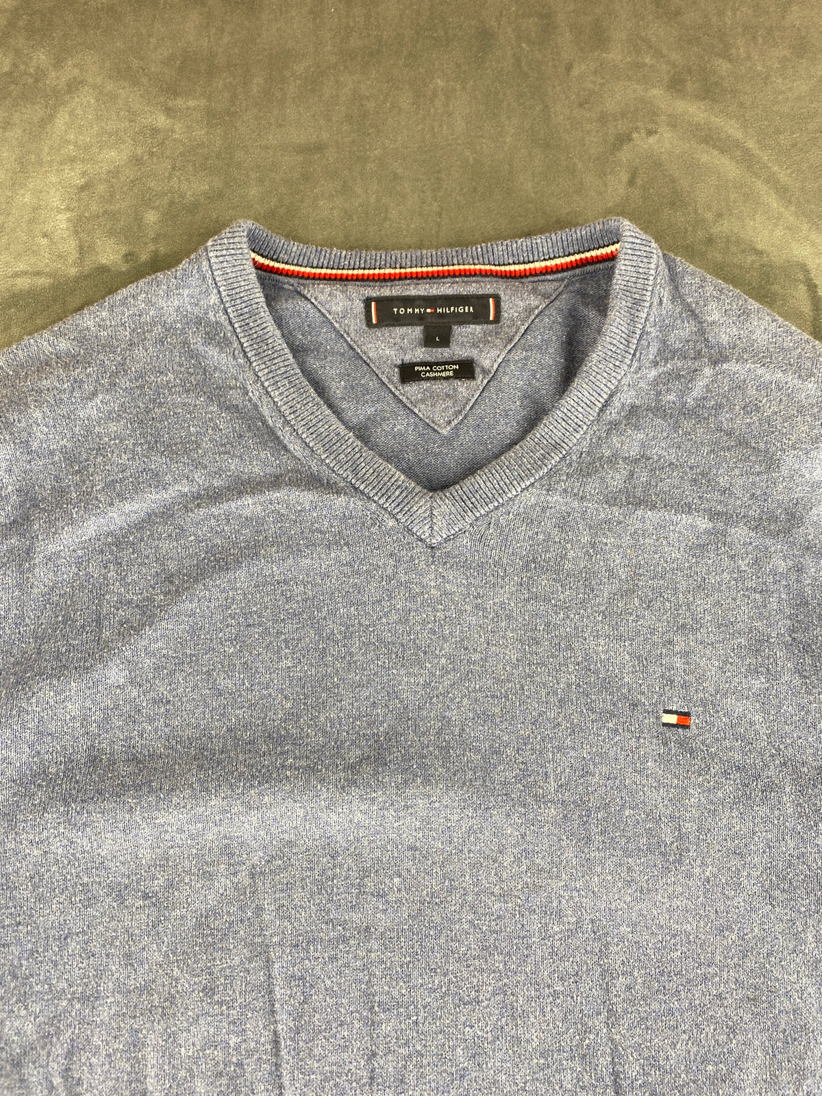 Maglione Tommy Hilfiger scollo a V azzurro vintage – Uomo Taglia L