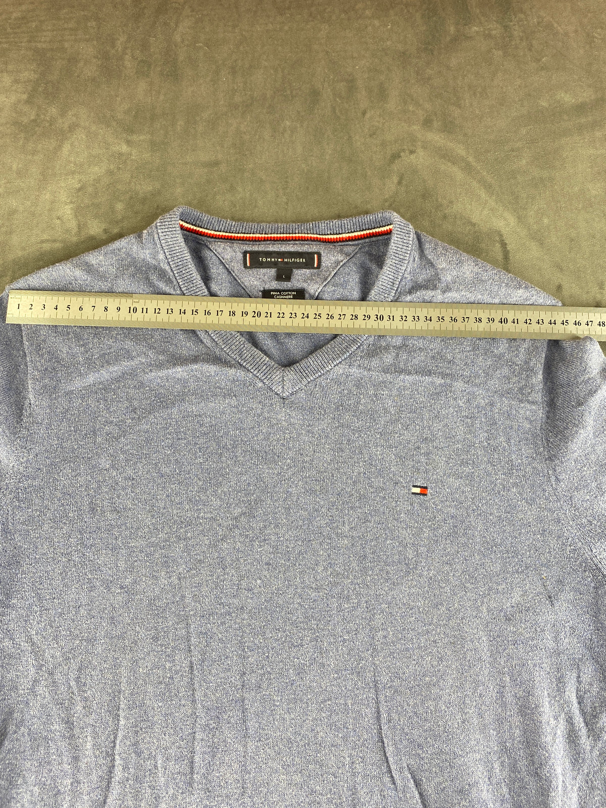 Maglione Tommy Hilfiger scollo a V azzurro vintage – Uomo Taglia L