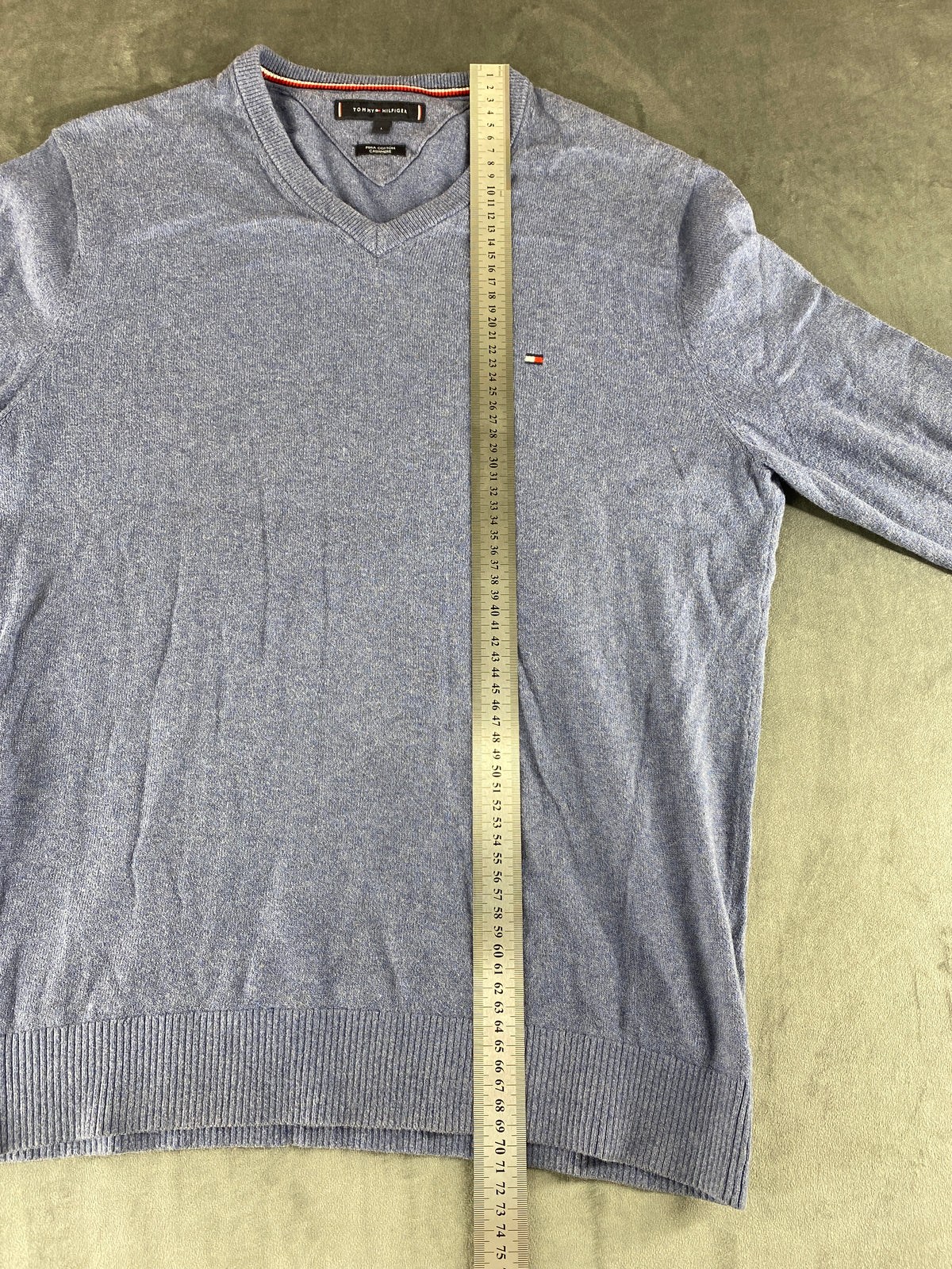 Maglione Tommy Hilfiger scollo a V azzurro vintage – Uomo Taglia L