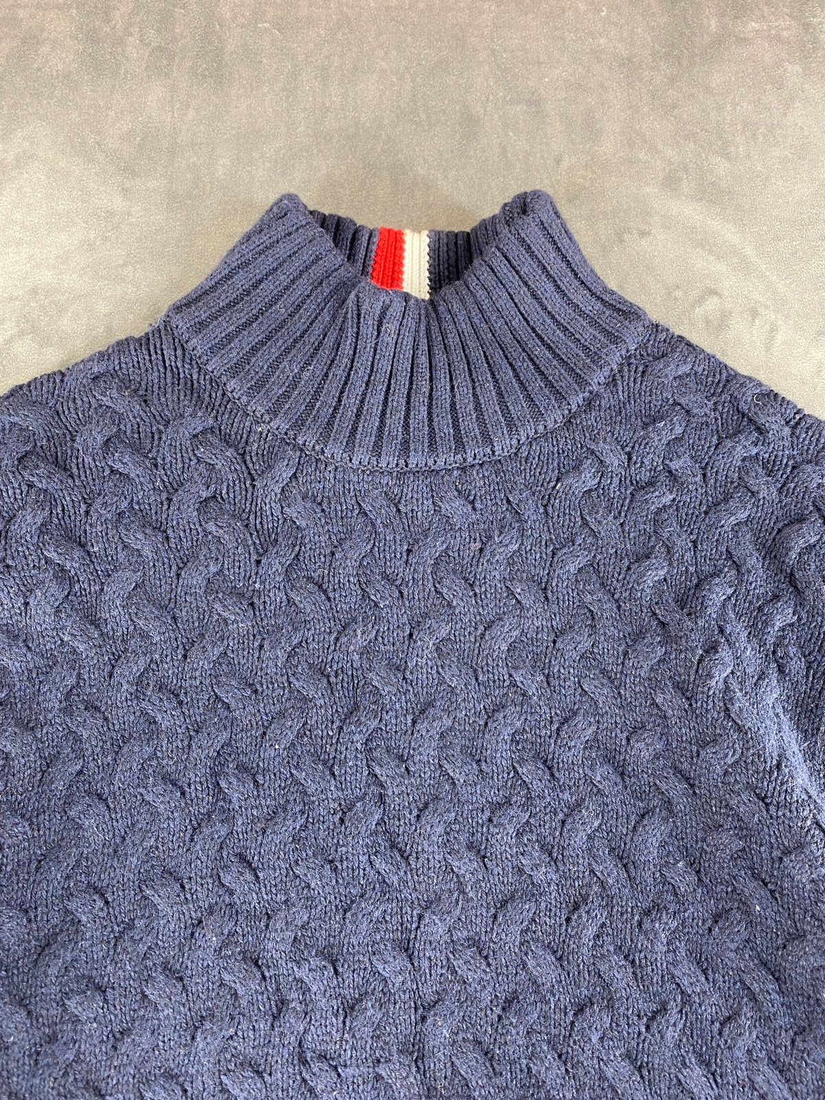 Maglione Tommy Hilfiger collo alto trecce blu vintage – Uomo Taglia S