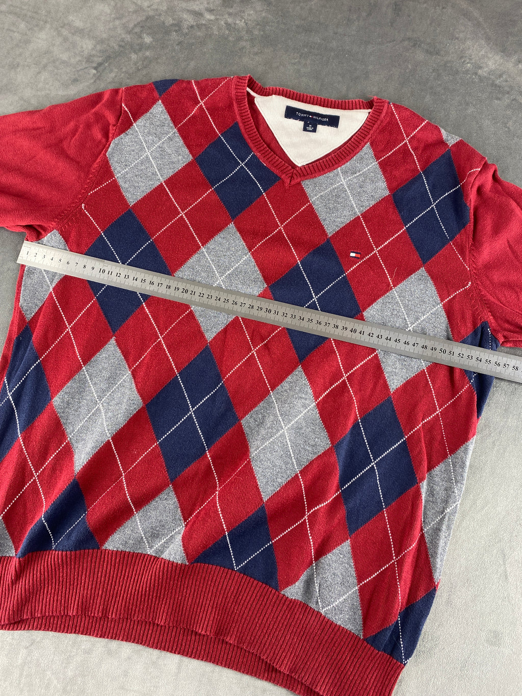 Maglione Tommy Hilfiger scollo a V rombi rosso vintage – Uomo Taglia M