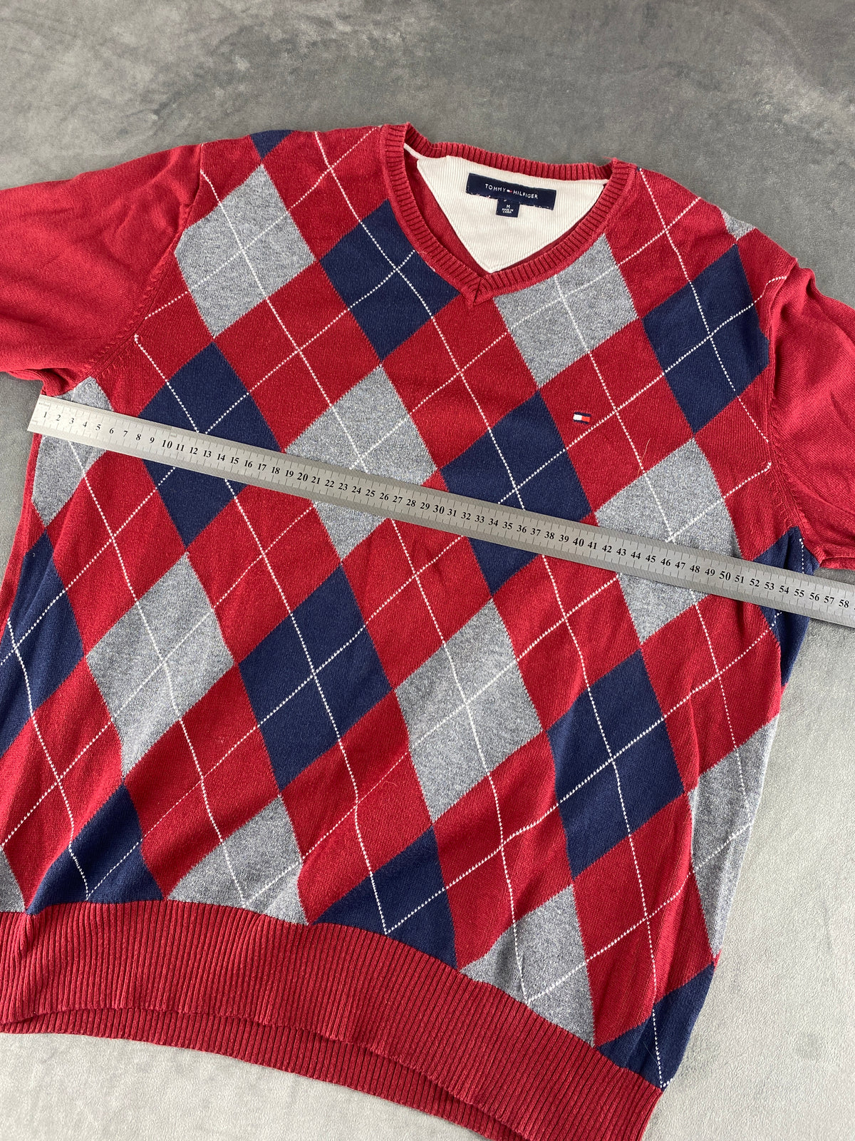 Maglione Tommy Hilfiger scollo a V rombi rosso vintage – Uomo Taglia M