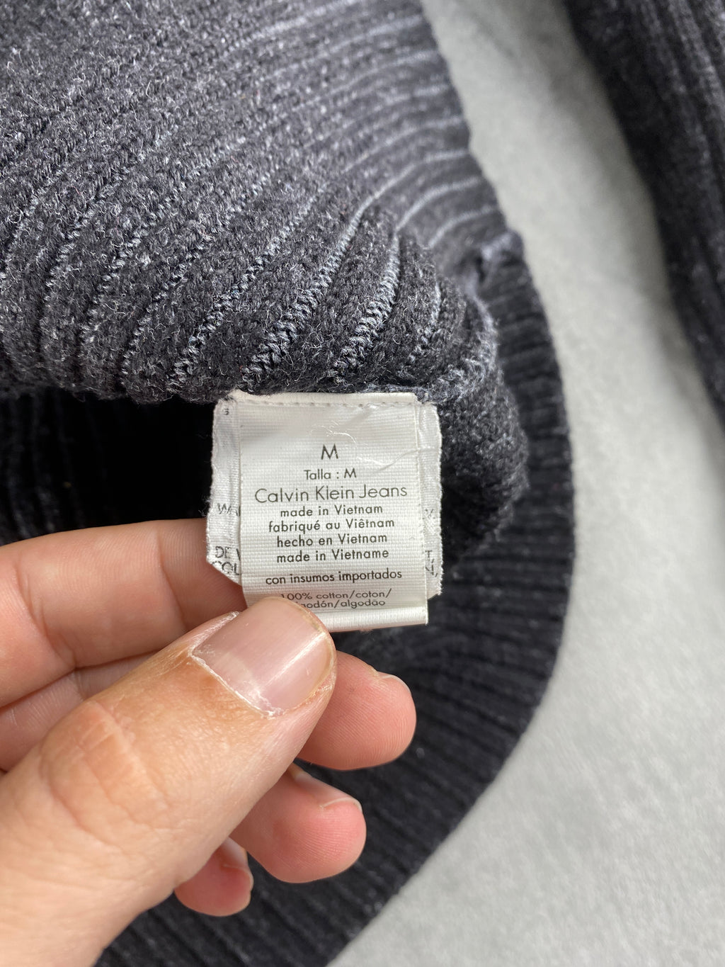 Maglione Calvin Klein Jeans grigio a costa vintage – Uomo Taglia M