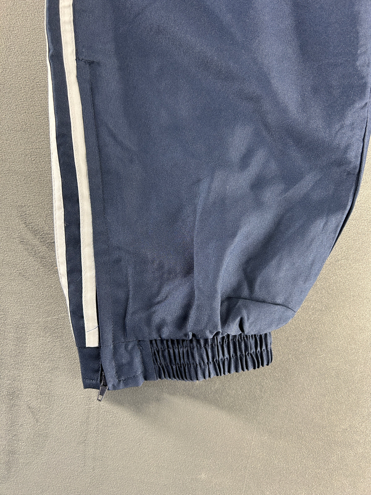 Pantaloni tuta blu navy con profili bianchi vintage – Uomo Taglia M