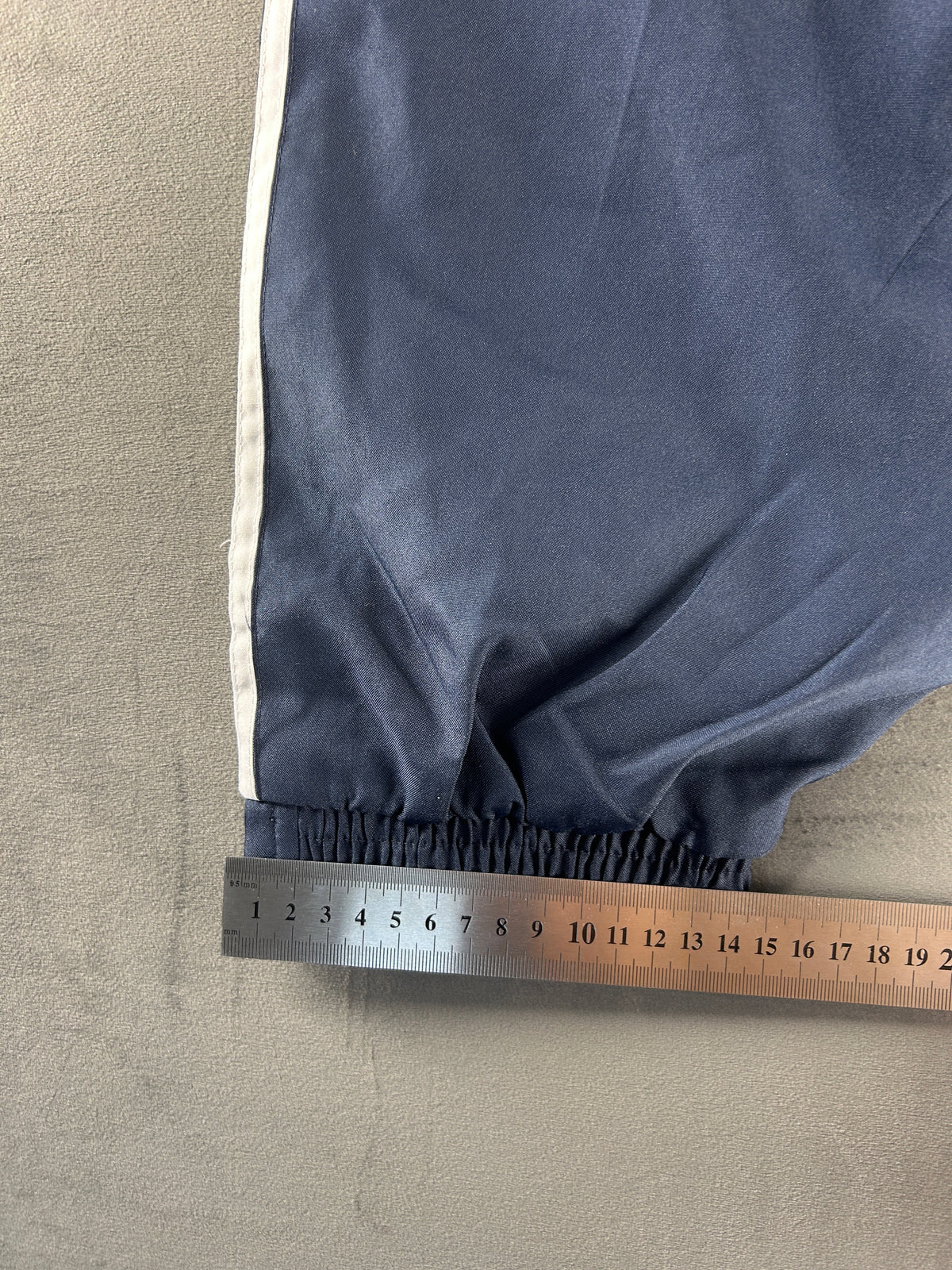 Pantaloni tuta blu navy con profili bianchi vintage – Uomo Taglia M