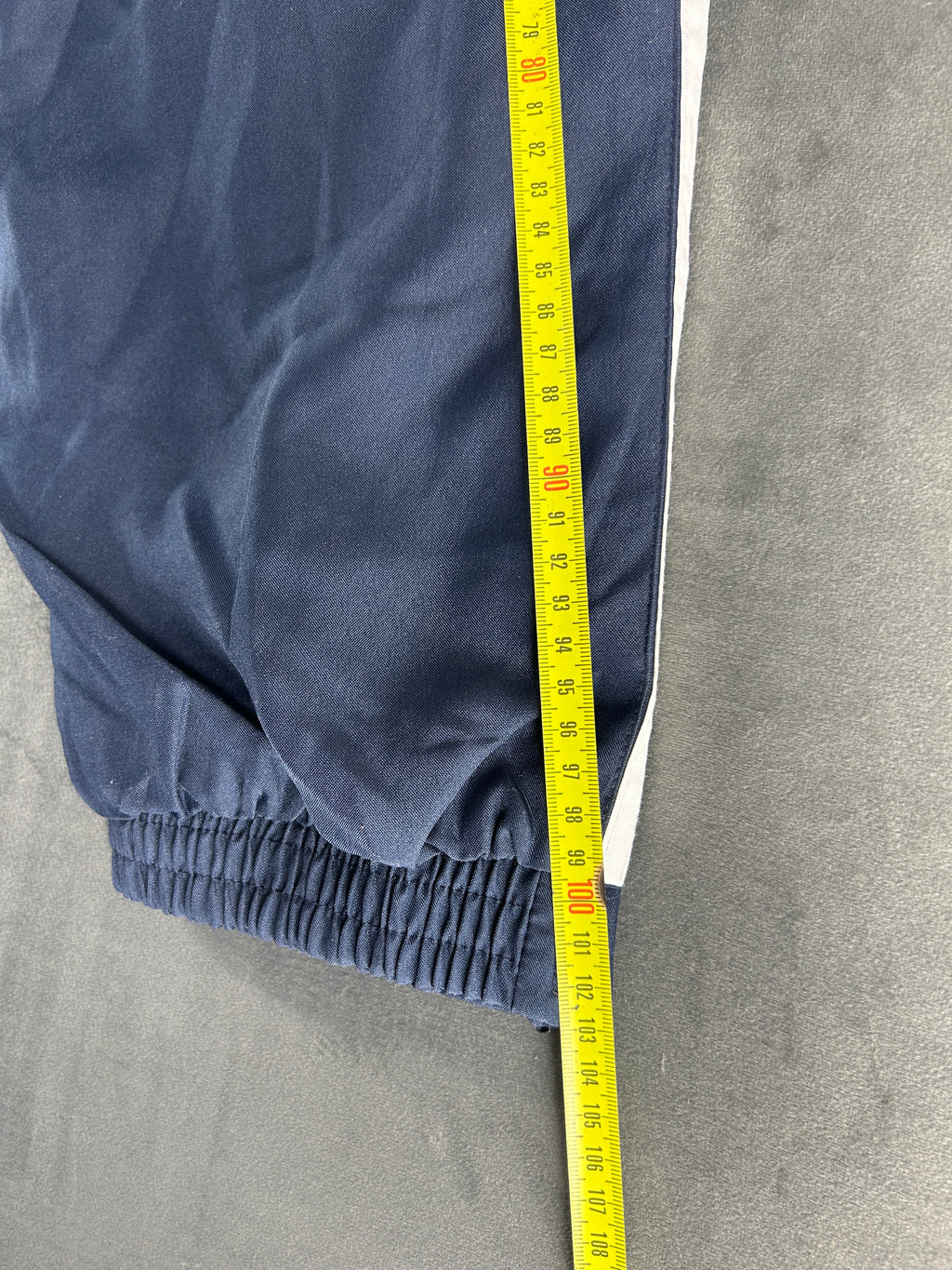 Pantaloni tuta blu navy con profili bianchi vintage – Uomo Taglia M