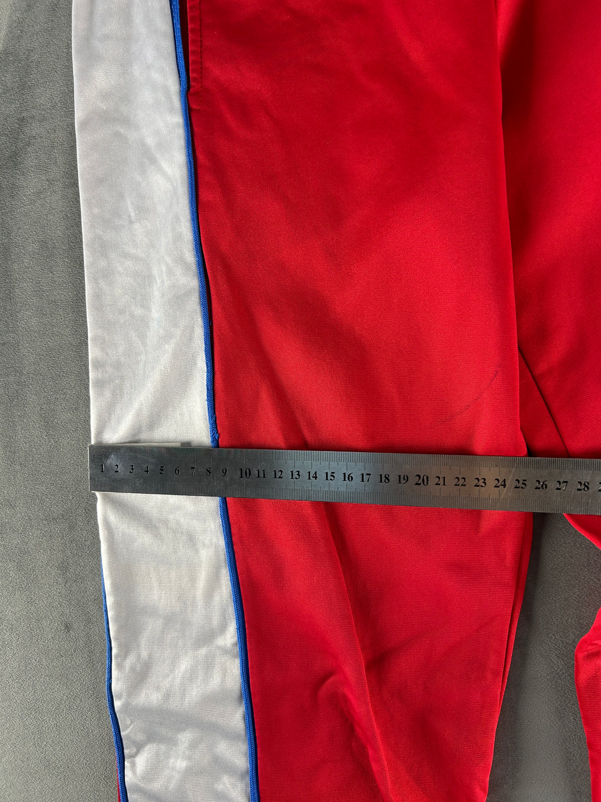 Pantaloni tuta rosso e bianco vintage – Uomo Taglia M