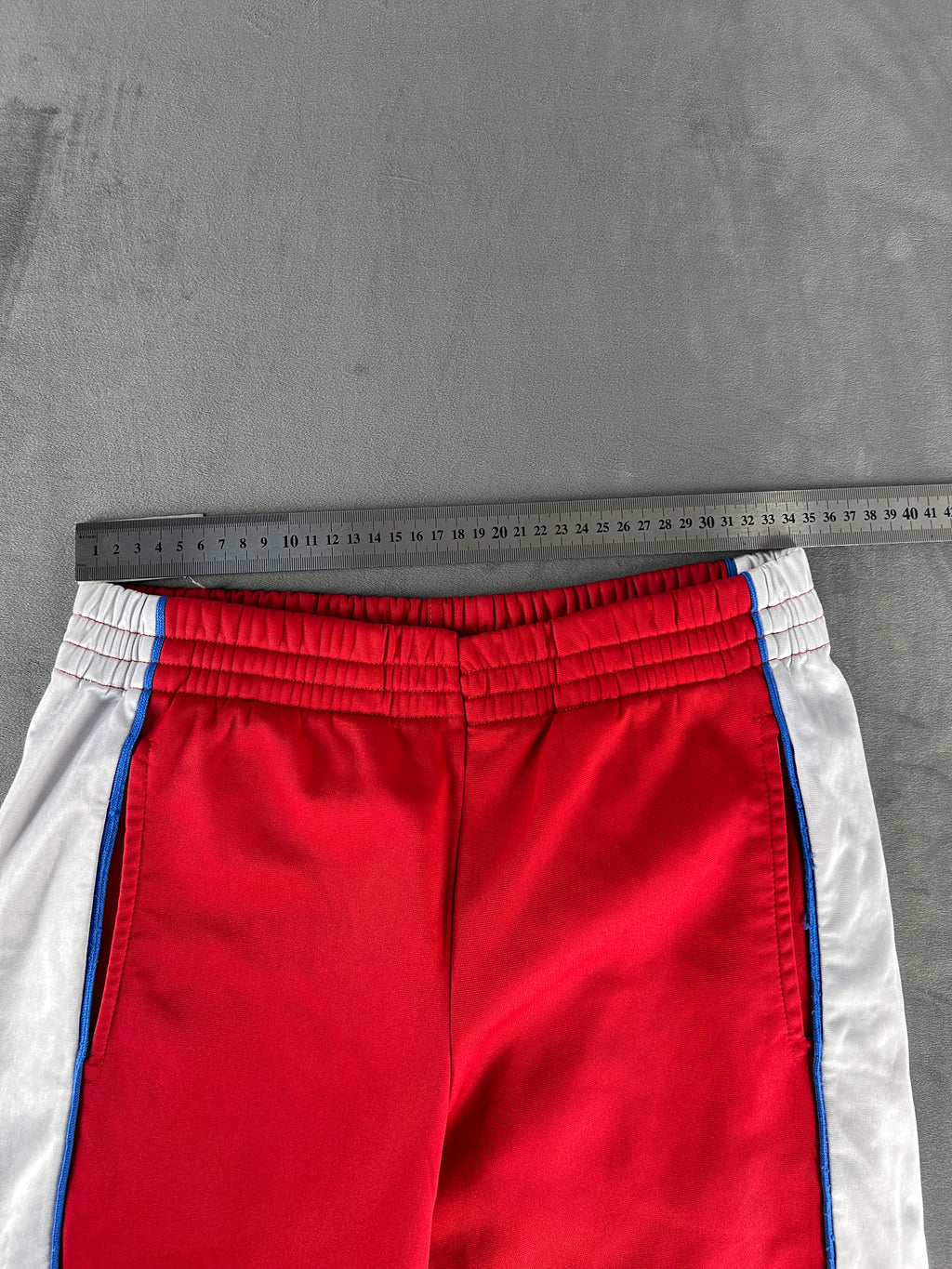 Pantaloni tuta rosso e bianco vintage – Uomo Taglia M