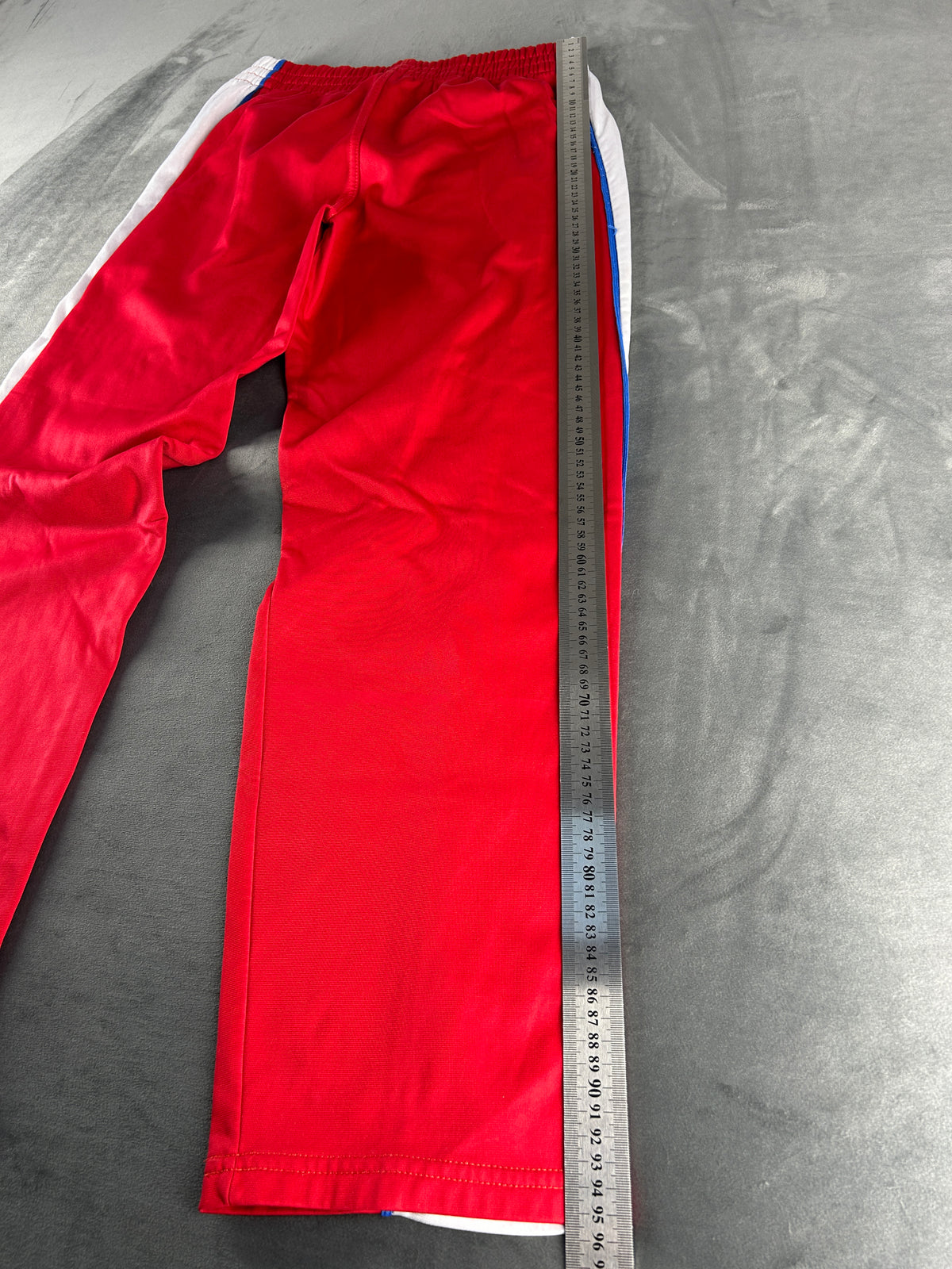 Pantaloni tuta rosso e bianco vintage – Uomo Taglia M