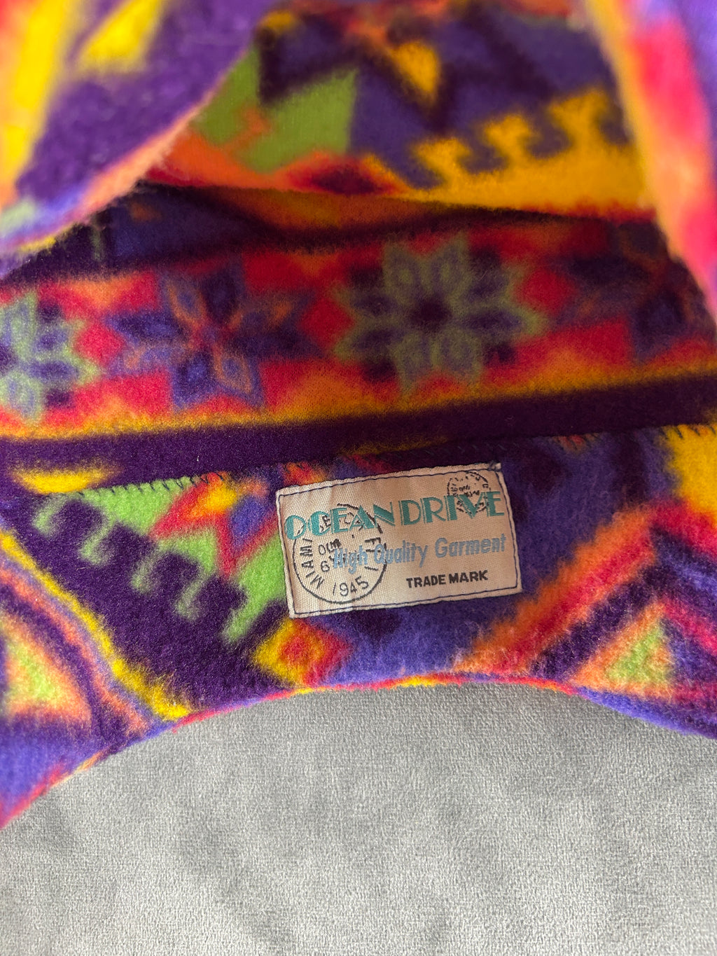 Cappello in pile multicolore vintage – Unisex Taglia unica