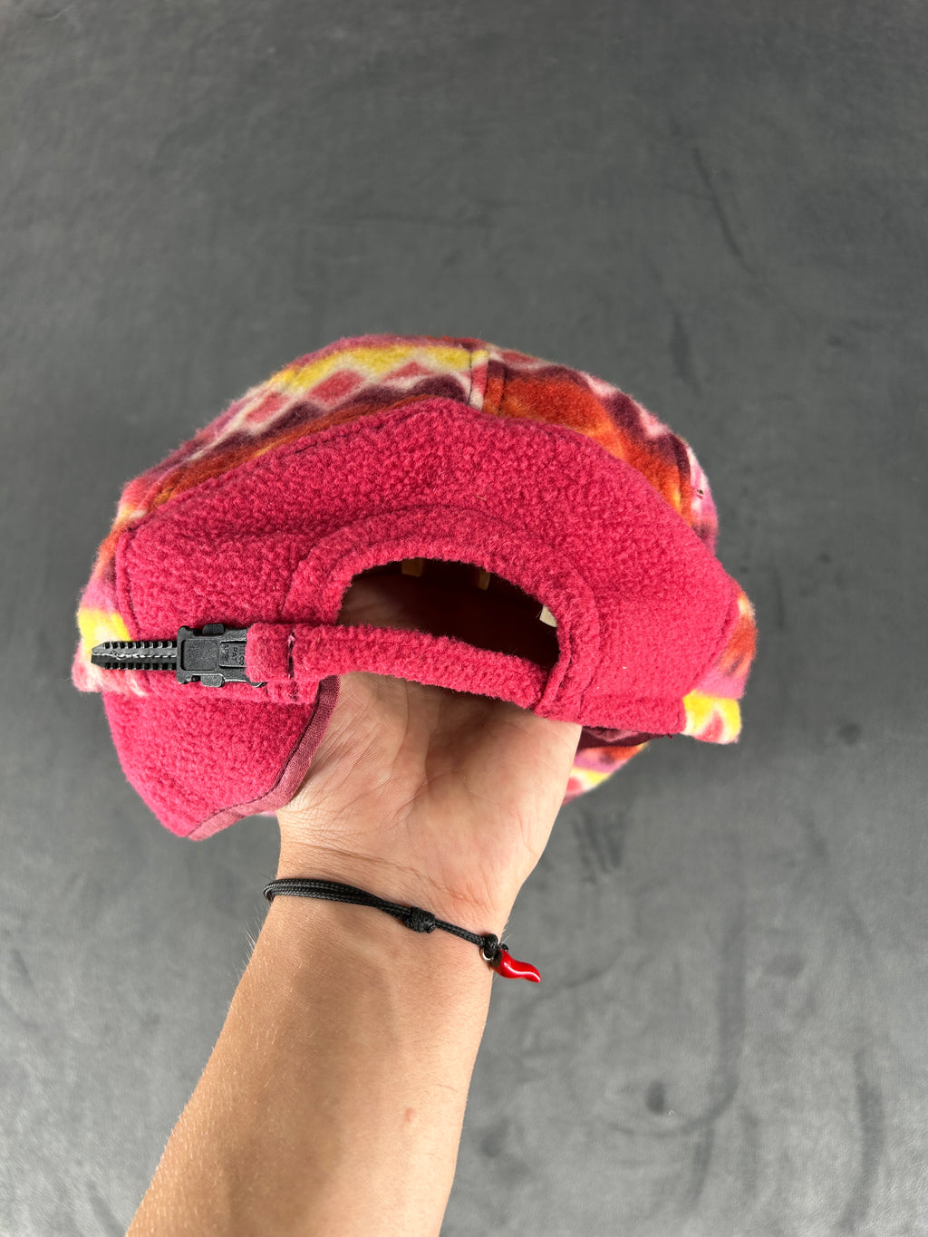 Cappello in pile Invicta multicolore vintage – Unisex Taglia unica