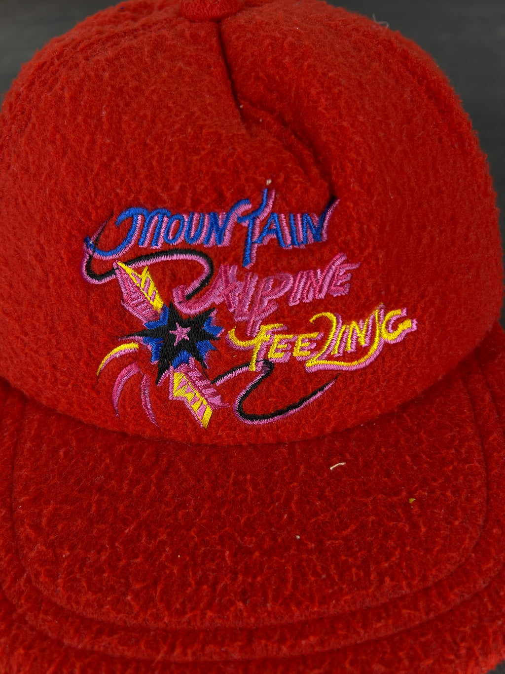 Cappello in pile rosso vintage – Unisex Taglia unica
