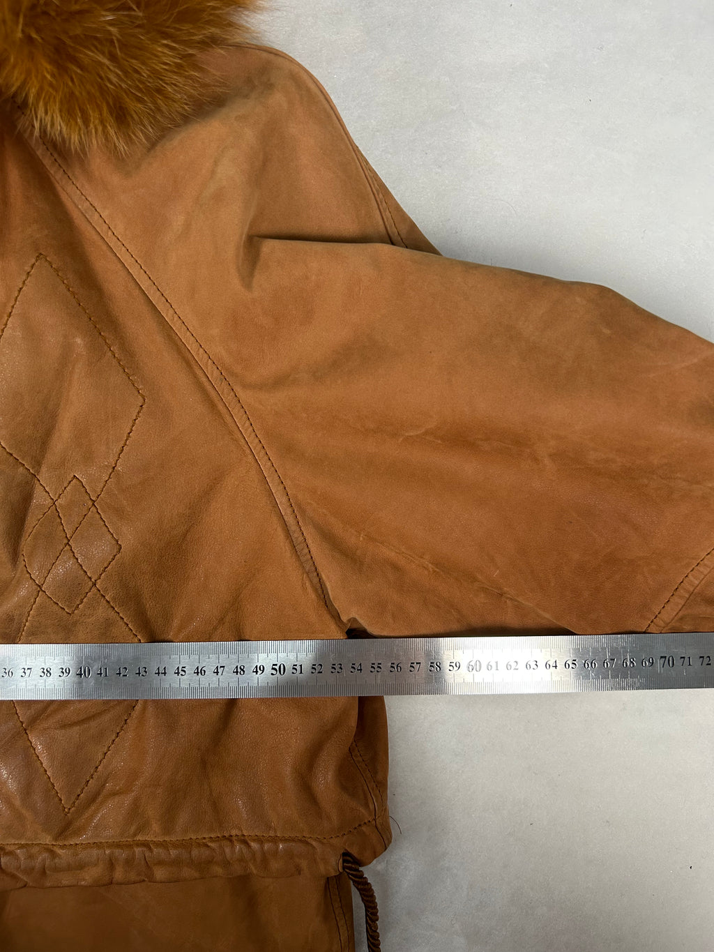 Parka in pelle scamosciata cammello con cappuccio in pelliccia vintage – Donna Taglia M