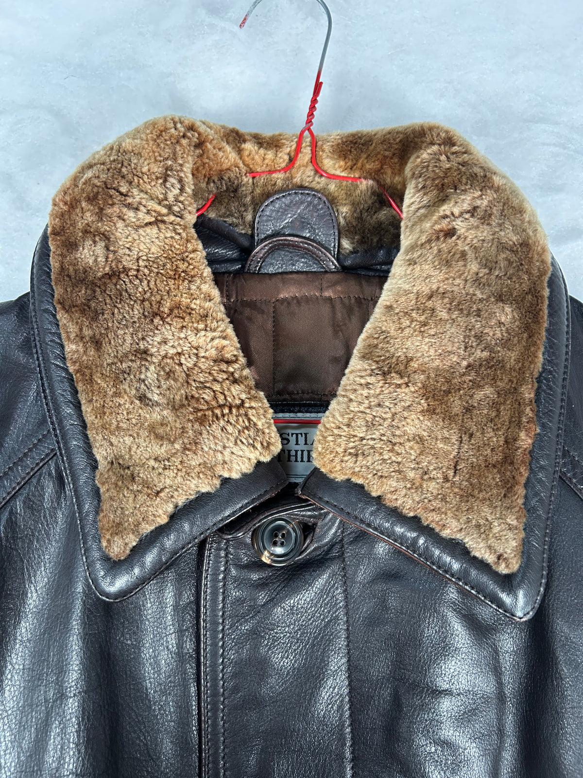 Giaccone di pelle marrone con collo in montone vintage – Uomo Taglia XL (IT 52)