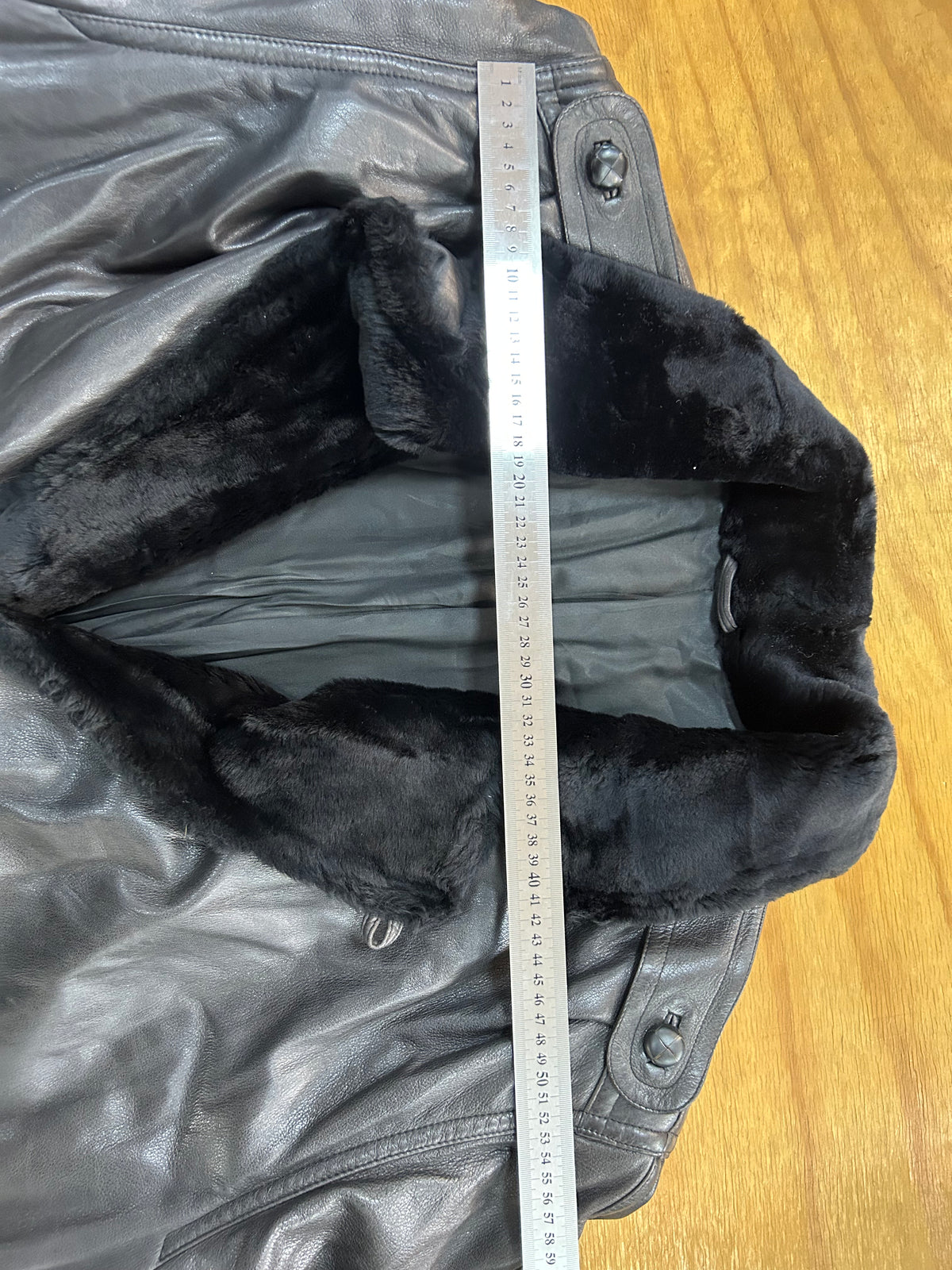 Giacca di pelle nera con collo in pelliccia vintage – Uomo Taglia L