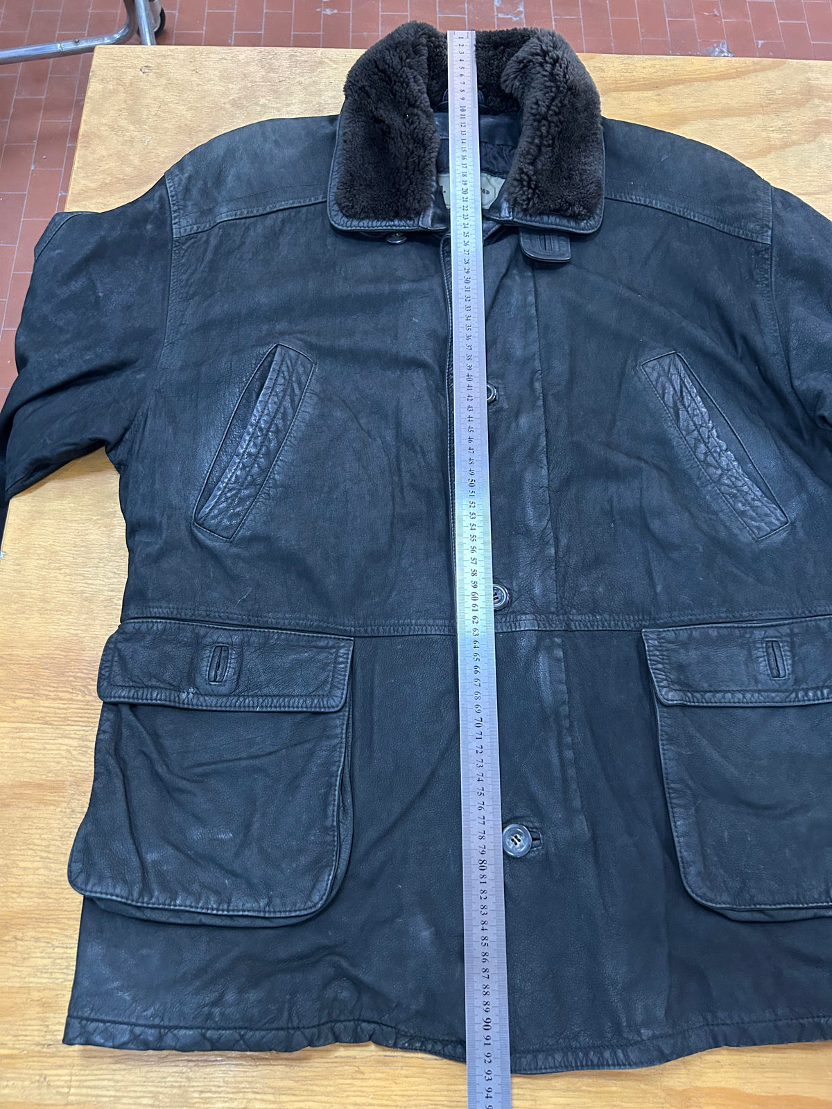 Giacca di pelle nera con collo in montone vintage – Uomo Taglia L