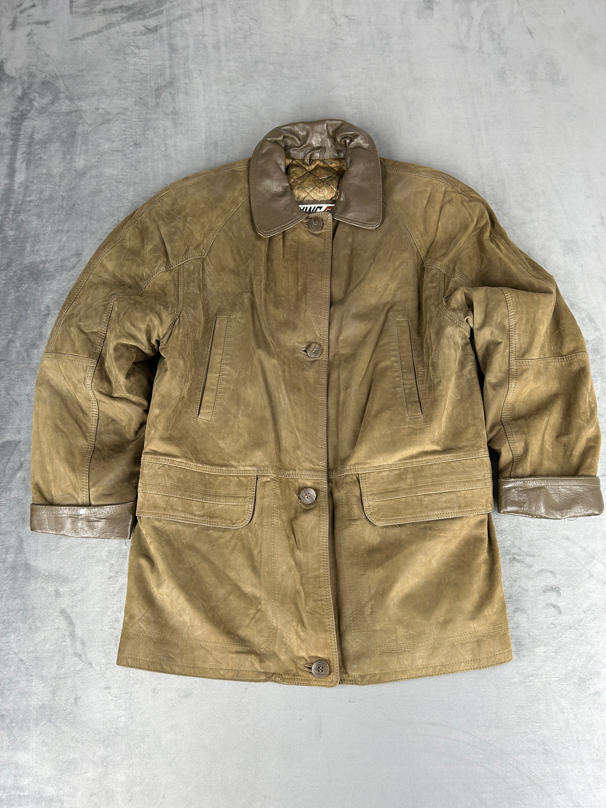 Giaccone in pelle scamosciata verde militare vintage – Donna Taglia M