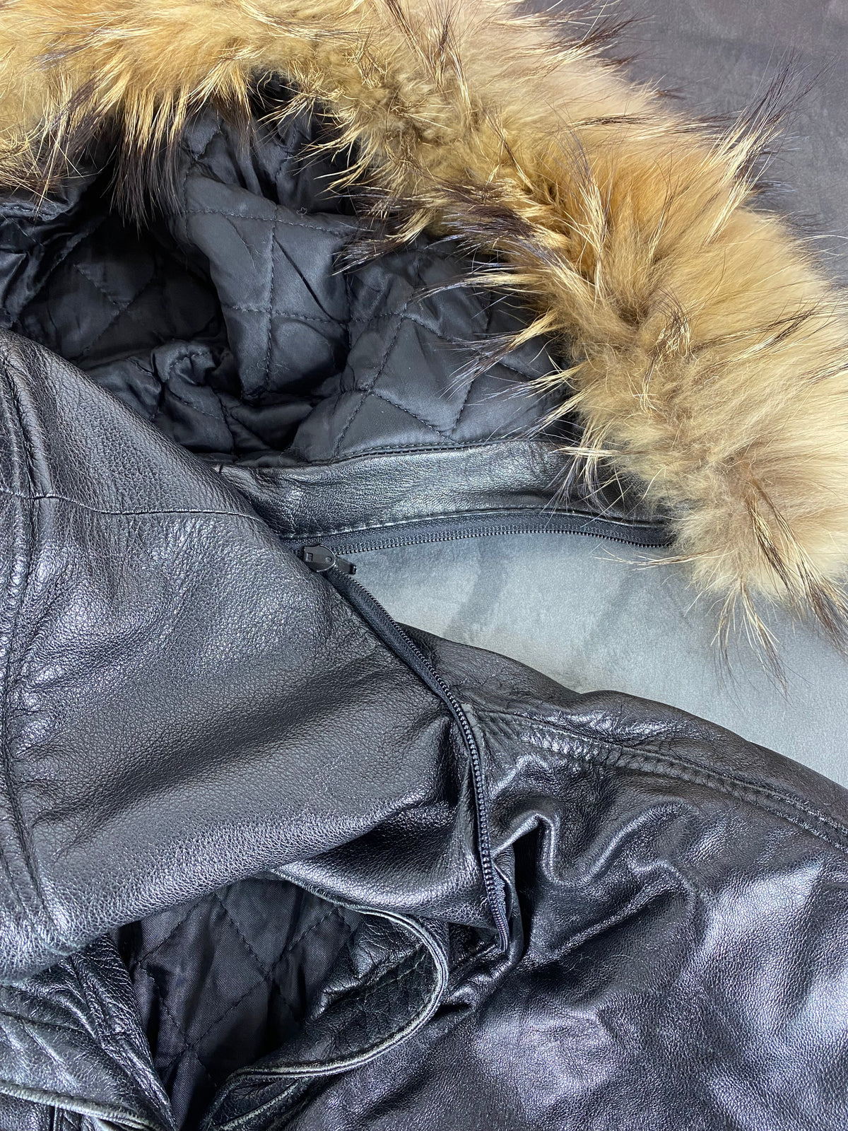 Montgomery di pelle nero con cappuccio in pelliccia vintage – Donna Taglia M