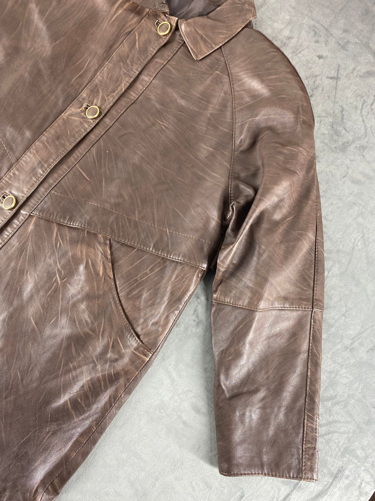 Giacca di pelle taupe vintage – Donna Taglia M