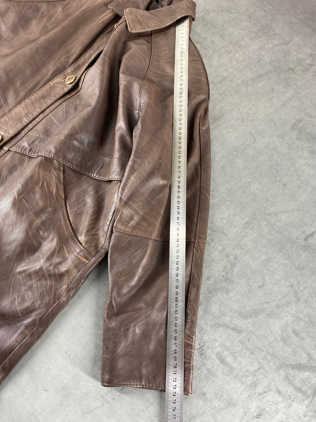 Giacca di pelle taupe vintage – Donna Taglia M