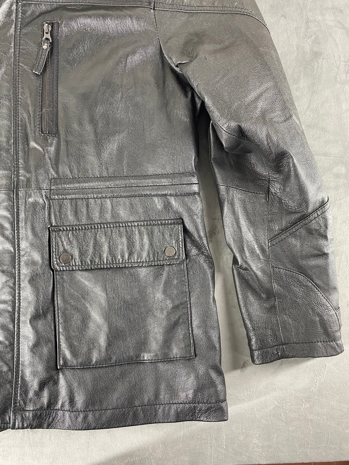 Giaccone di pelle nero con cappuccio in pelliccia vintage – Donna Taglia XL (58)