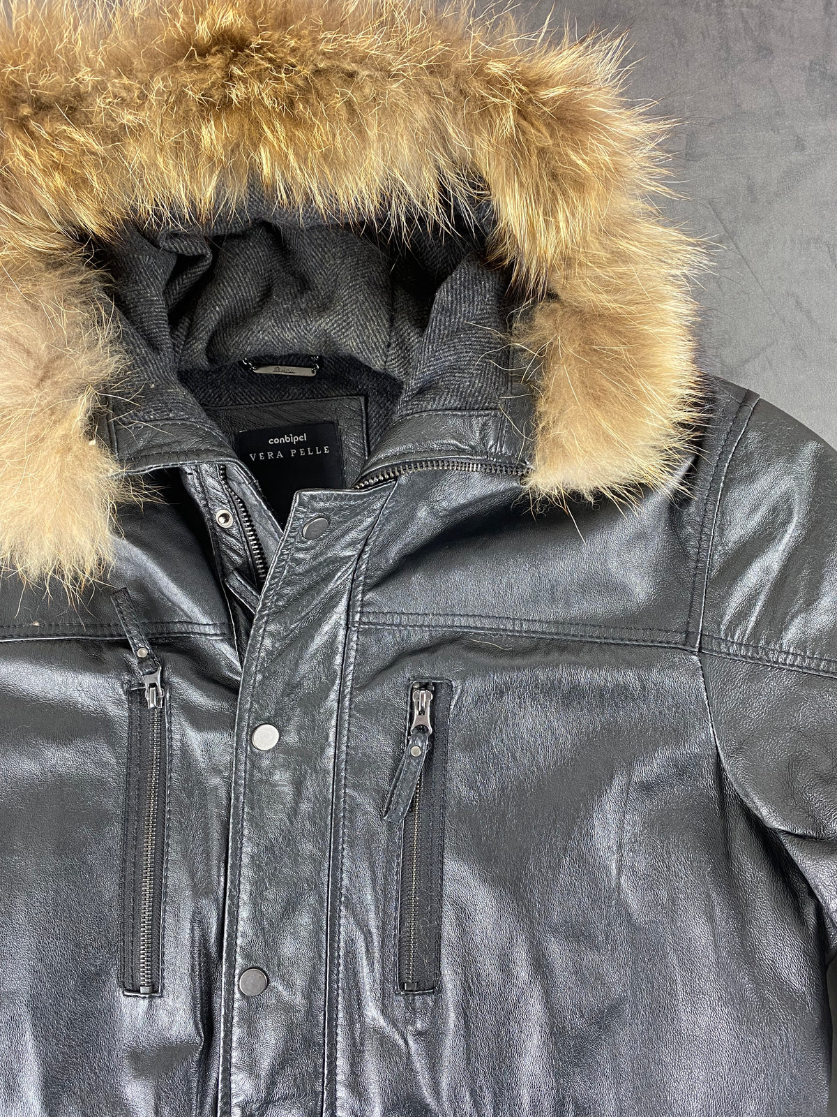 Giaccone di pelle nero con cappuccio in pelliccia vintage – Donna Taglia XL (58)