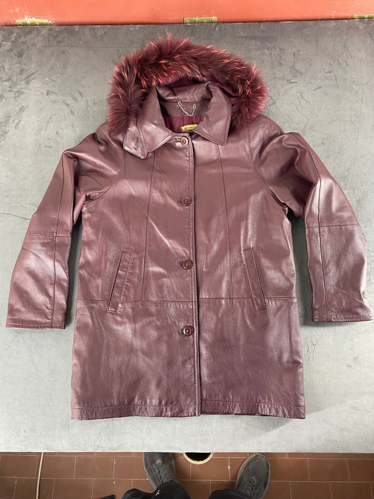 Cappotto di pelle prugna con collo in pelliccia vintage – Donna Taglia M (IT 44)