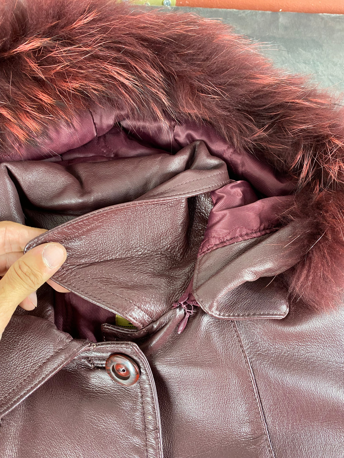 Cappotto di pelle prugna con collo in pelliccia vintage – Donna Taglia M (IT 44)
