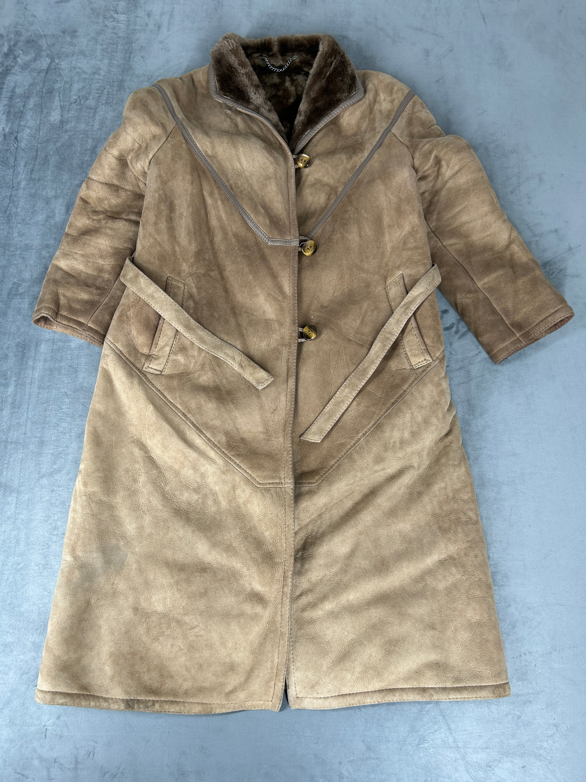 Cappotto in montone taupe con cintura vintage – Donna Taglia M