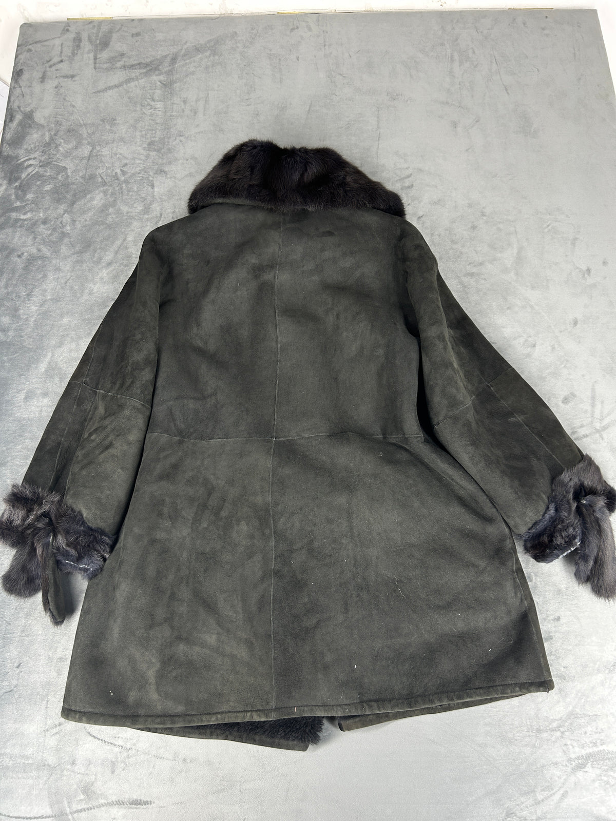 Cappotto in montone grigio con collo in pelliccia vintage – Donna Taglia M